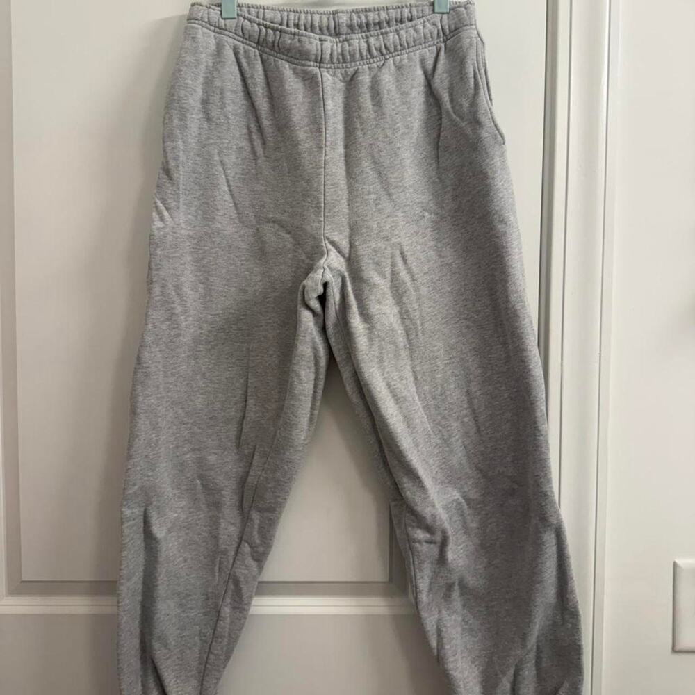 Aritzia TNA Cozy Grey Sweatpants — Size M